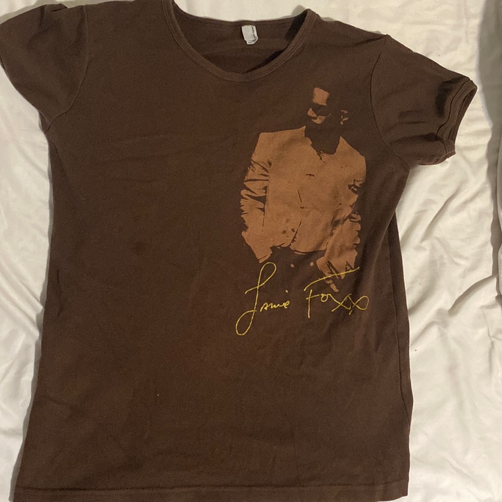 brown graphic tee